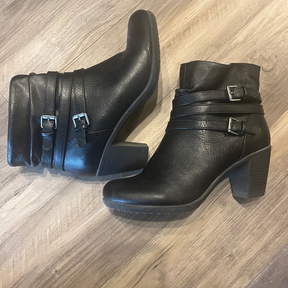 croft & barrow Shoes - Croft & Barrow Black Heeled Boots with Buckle Accents